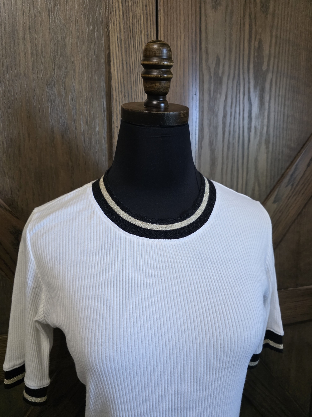 Veronica Beard White Ribbed Short Sleeve Top with Black Trim - Picture 2 of 4